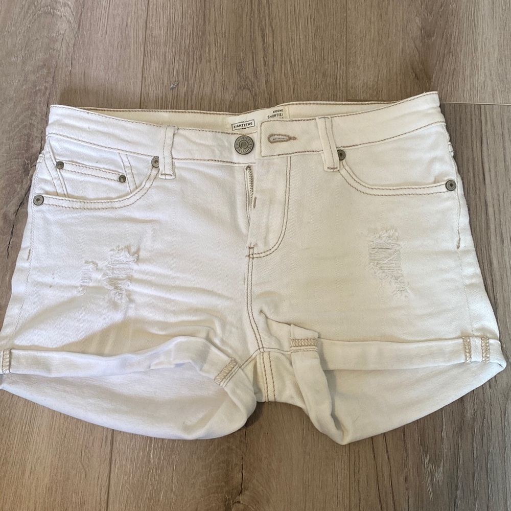 Women’s white jean shorts